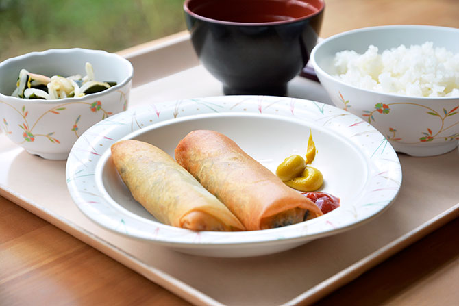 ④社員食堂の定食